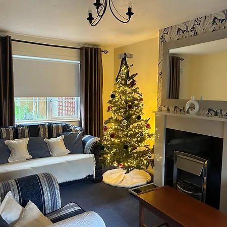 2 Bed House 15 Mins And Airport Full Kitchen Newly Decorated Bedroom Private Parking Dublin