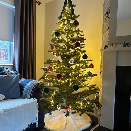 2 Bed House 15 Mins And Airport Full Kitchen Newly Decorated Bedroom Private Parking Nyaraló Dublin