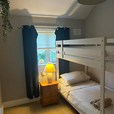 Nyaraló 2 Bed House 15 Mins And Airport Full Kitchen Newly Decorated Bedroom Private Parking Dublin