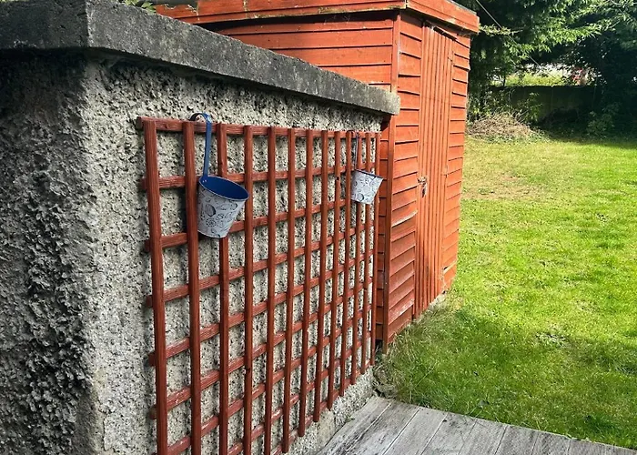 Entire 2 Bed 15 Mins And Airport Full Kitchen Newly Decorated Bedroom *