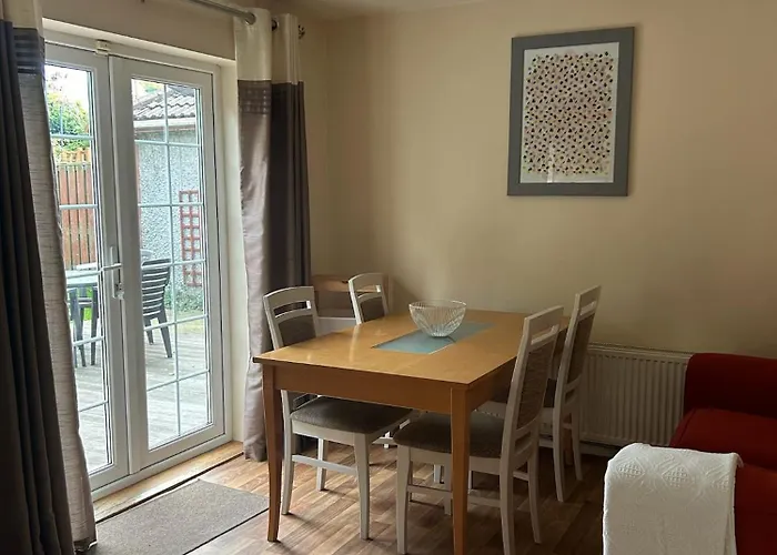 Entire 2 Bed 15 Mins And Airport Full Kitchen Newly Decorated Bedroom Vakantiehuis Dublin