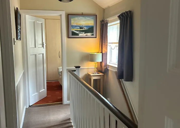 Vakantiehuis Entire 2 Bed 15 Mins And Airport Full Kitchen Newly Decorated Bedroom *