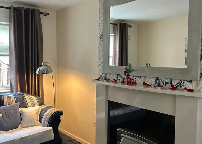 Vakantiehuis Entire 2 Bed 15 Mins And Airport Full Kitchen Newly Decorated Bedroom