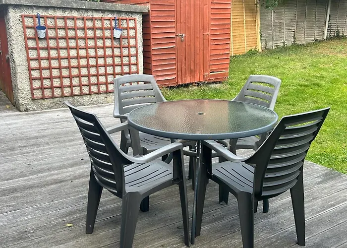 Entire 2 Bed 15 Mins And Airport Full Kitchen Newly Decorated Bedroom