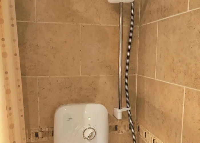 Entire 2 Bed 15 Mins And Airport Full Kitchen Newly Decorated Bedroom Vakantiehuis